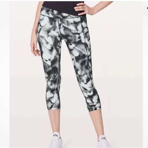 Lululemon Speed Up Crop 21” Leggings Size 2 Blush Blossom Alpine White Black - Picture 1 of 16